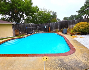 1821 Trowbridge Street - Photo Thumbnail 24
