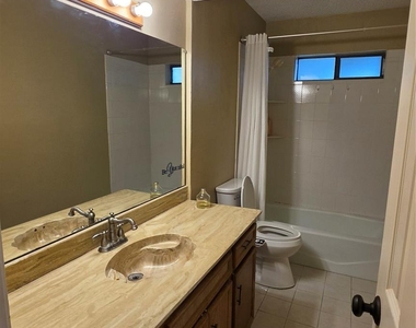 1821 Trowbridge Street - Photo Thumbnail 13