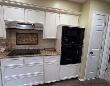 1821 Trowbridge Street - Photo Thumbnail 6