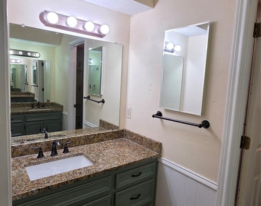 1821 Trowbridge Street - Photo Thumbnail 19