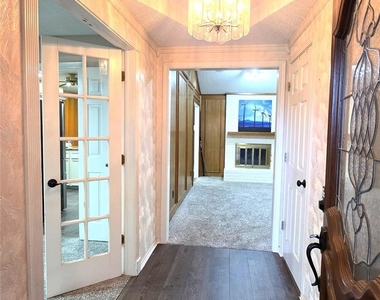 1821 Trowbridge Street - Photo Thumbnail 2