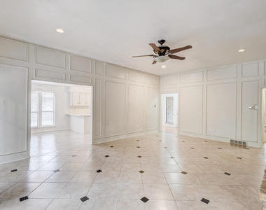 2818 N Creekwood Drive - Photo Thumbnail 7