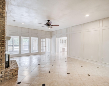 2818 N Creekwood Drive - Photo Thumbnail 9