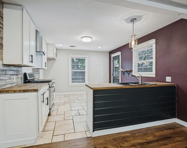 406 N Alamo Road - Photo Thumbnail 4