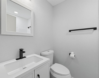 2507 Silvermeadow Lane - Photo Thumbnail 8