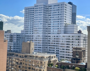 200 E 71st St @ 3rd Ave - Photo Thumbnail 8