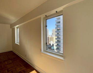 200 E 71st St @ 3rd Ave - Photo Thumbnail 5