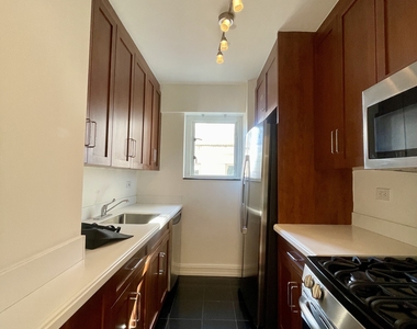 200 E 71st St @ 3rd Ave - Photo Thumbnail 3
