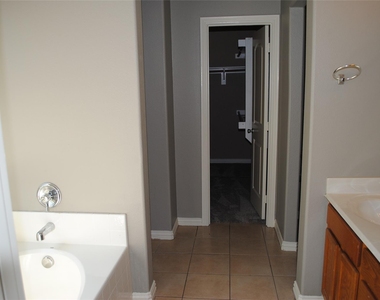 5108 Blackwood Drive - Photo Thumbnail 12