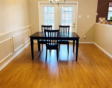804 Boxwood Drive - Photo Thumbnail 3
