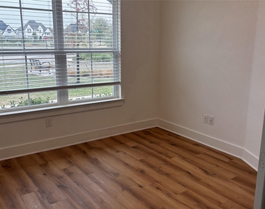 2828 Walden Road - Photo Thumbnail 2