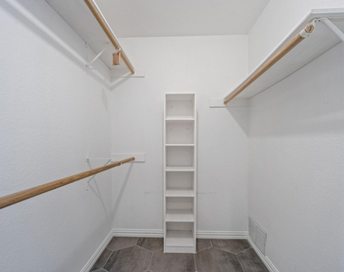 3505 Fox Meadows Drive - Photo Thumbnail 21