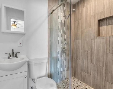 5326 Columbia Avenue - Photo Thumbnail 10