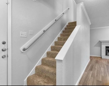 5326 Columbia Avenue - Photo Thumbnail 17