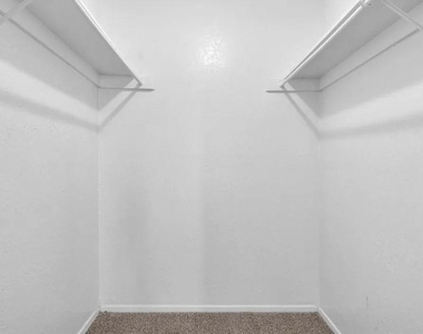 5326 Columbia Avenue - Photo Thumbnail 11