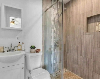 5326 Columbia Avenue - Photo Thumbnail 8