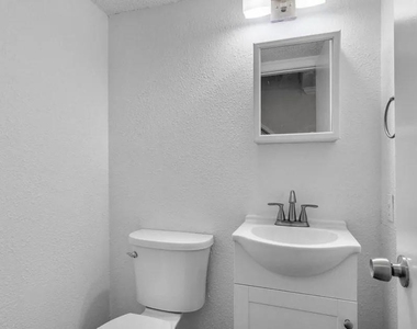 5326 Columbia Avenue - Photo Thumbnail 16