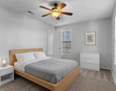 5326 Columbia Avenue - Photo Thumbnail 4