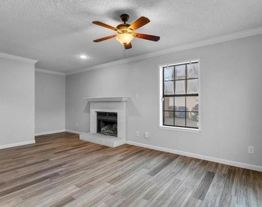 5326 Columbia Avenue - Photo Thumbnail 5
