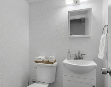 5326 Columbia Avenue - Photo Thumbnail 15