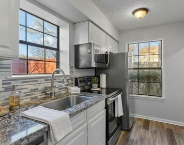 5326 Columbia Avenue - Photo Thumbnail 2