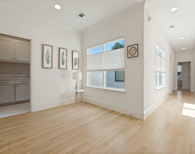 732 W 7th Street - Photo Thumbnail 15