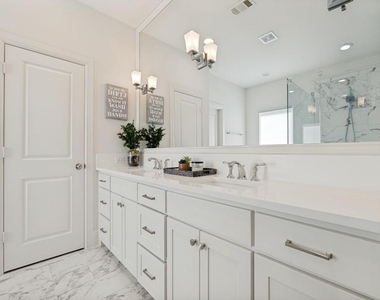 732 W 7th Street - Photo Thumbnail 12