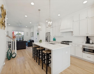 732 W 7th Street - Photo Thumbnail 8