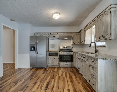 2105 Candy Lane - Photo Thumbnail 7