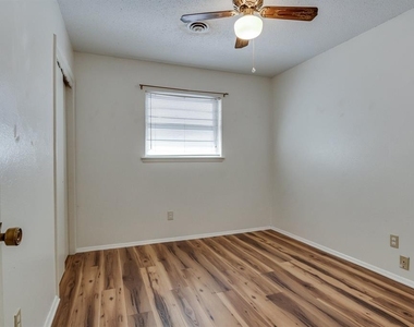 2105 Candy Lane - Photo Thumbnail 18