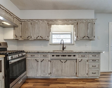 2105 Candy Lane - Photo Thumbnail 5