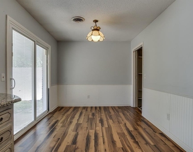 2105 Candy Lane - Photo Thumbnail 6