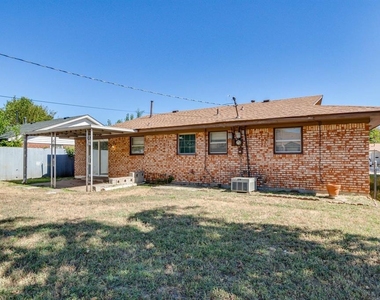 2105 Candy Lane - Photo Thumbnail 25