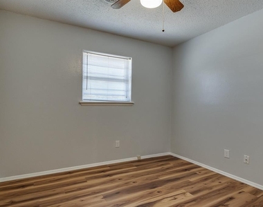 2105 Candy Lane - Photo Thumbnail 20