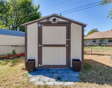 2105 Candy Lane - Photo Thumbnail 24