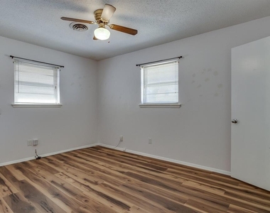 2105 Candy Lane - Photo Thumbnail 14