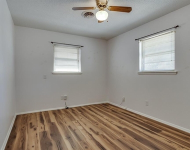 2105 Candy Lane - Photo Thumbnail 15
