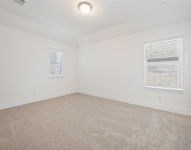 400 Buffalo Grass Drive - Photo Thumbnail 9