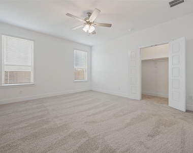 400 Buffalo Grass Drive - Photo Thumbnail 12