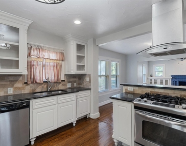 2304 Yucca Avenue - Photo Thumbnail 4