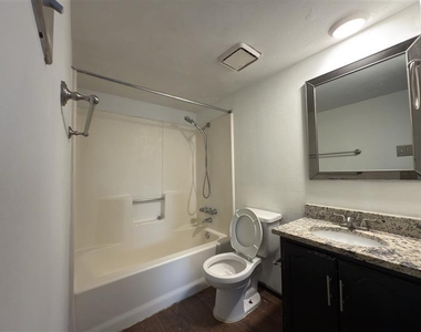 2007 S Ervay Street - Photo Thumbnail 5