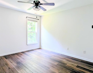 9017 Mcalwaine Preserve Avenue - Photo Thumbnail 9