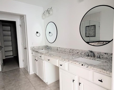 9017 Mcalwaine Preserve Avenue - Photo Thumbnail 11