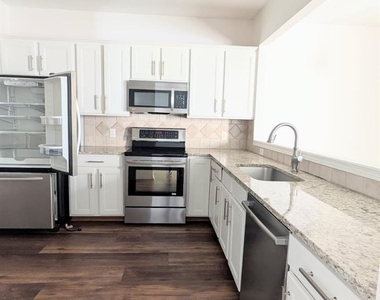 9017 Mcalwaine Preserve Avenue - Photo Thumbnail 10