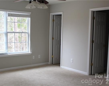 12239 Royal Castle Court - Photo Thumbnail 9
