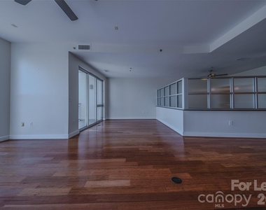 333 W Trade Street - Photo Thumbnail 10