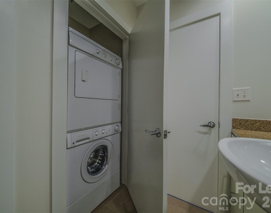 333 W Trade Street - Photo Thumbnail 20