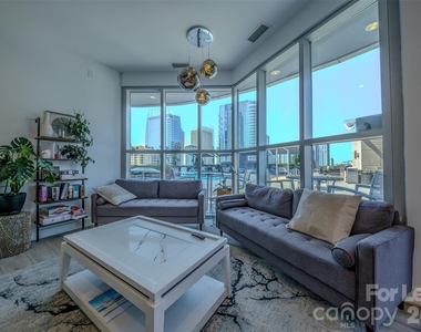 333 W Trade Street - Photo Thumbnail 39