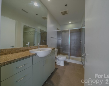 333 W Trade Street - Photo Thumbnail 22