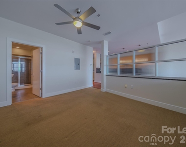333 W Trade Street - Photo Thumbnail 18